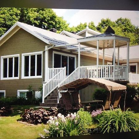 Les Saisons Du Fleuve Bed and Breakfast Lotbiniere Eksteriør billede