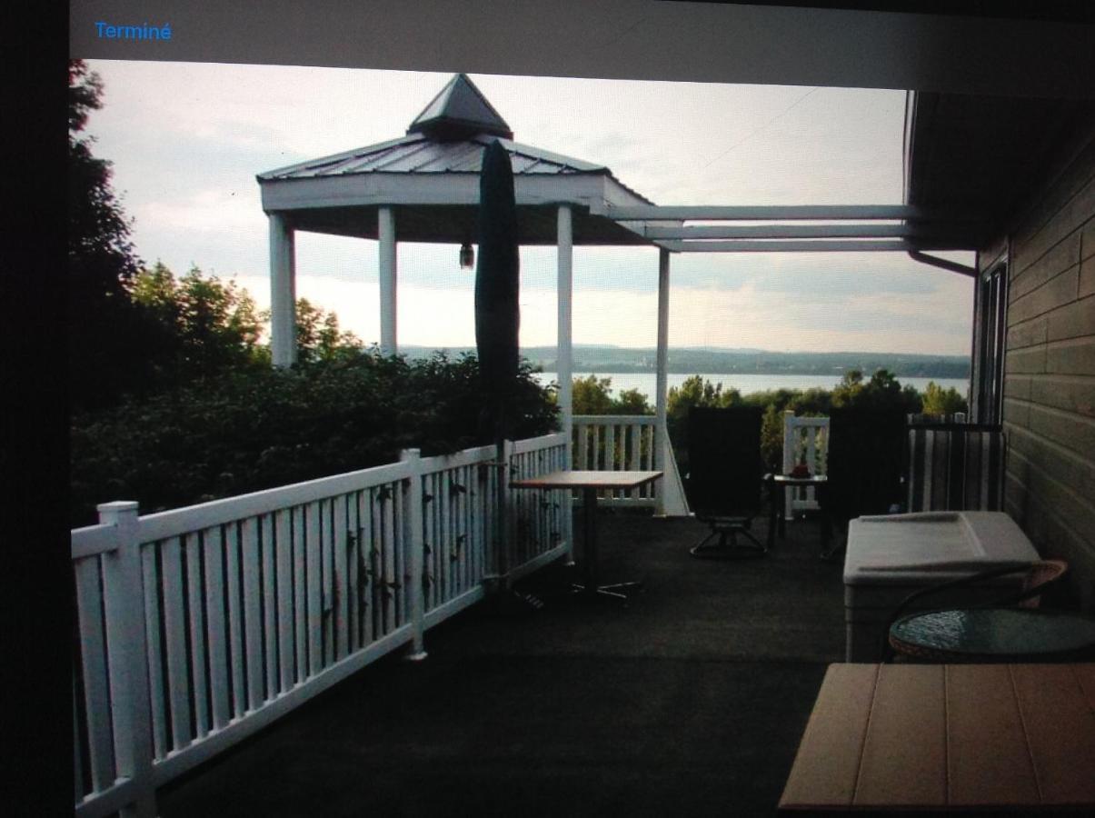 Les Saisons Du Fleuve Bed and Breakfast Lotbiniere Eksteriør billede