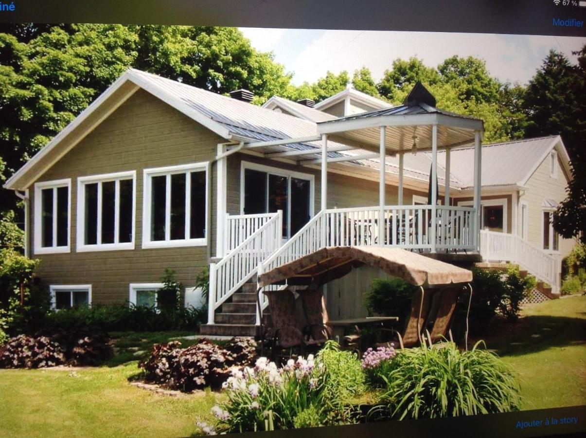 Les Saisons Du Fleuve Bed and Breakfast Lotbiniere Eksteriør billede