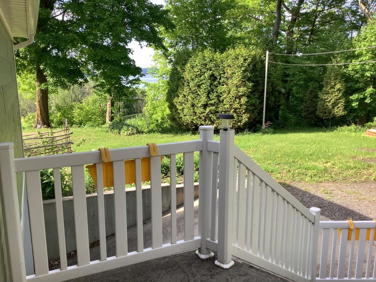 Les Saisons Du Fleuve Bed and Breakfast Lotbiniere Eksteriør billede