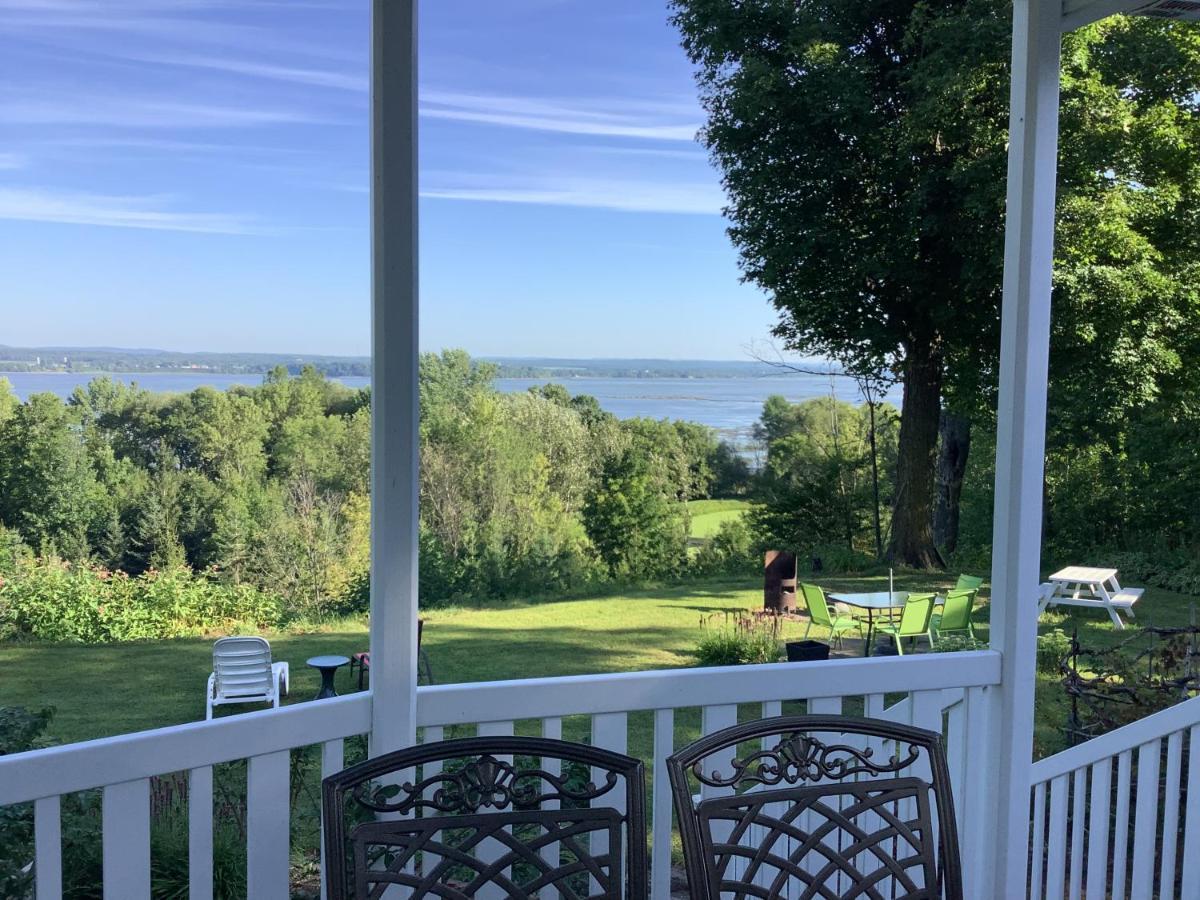 Les Saisons Du Fleuve Bed and Breakfast Lotbiniere Eksteriør billede