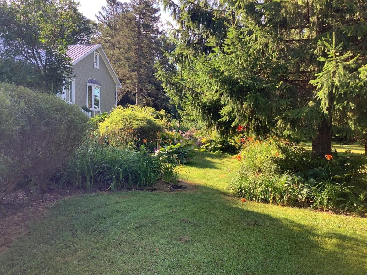 Les Saisons Du Fleuve Bed and Breakfast Lotbiniere Eksteriør billede