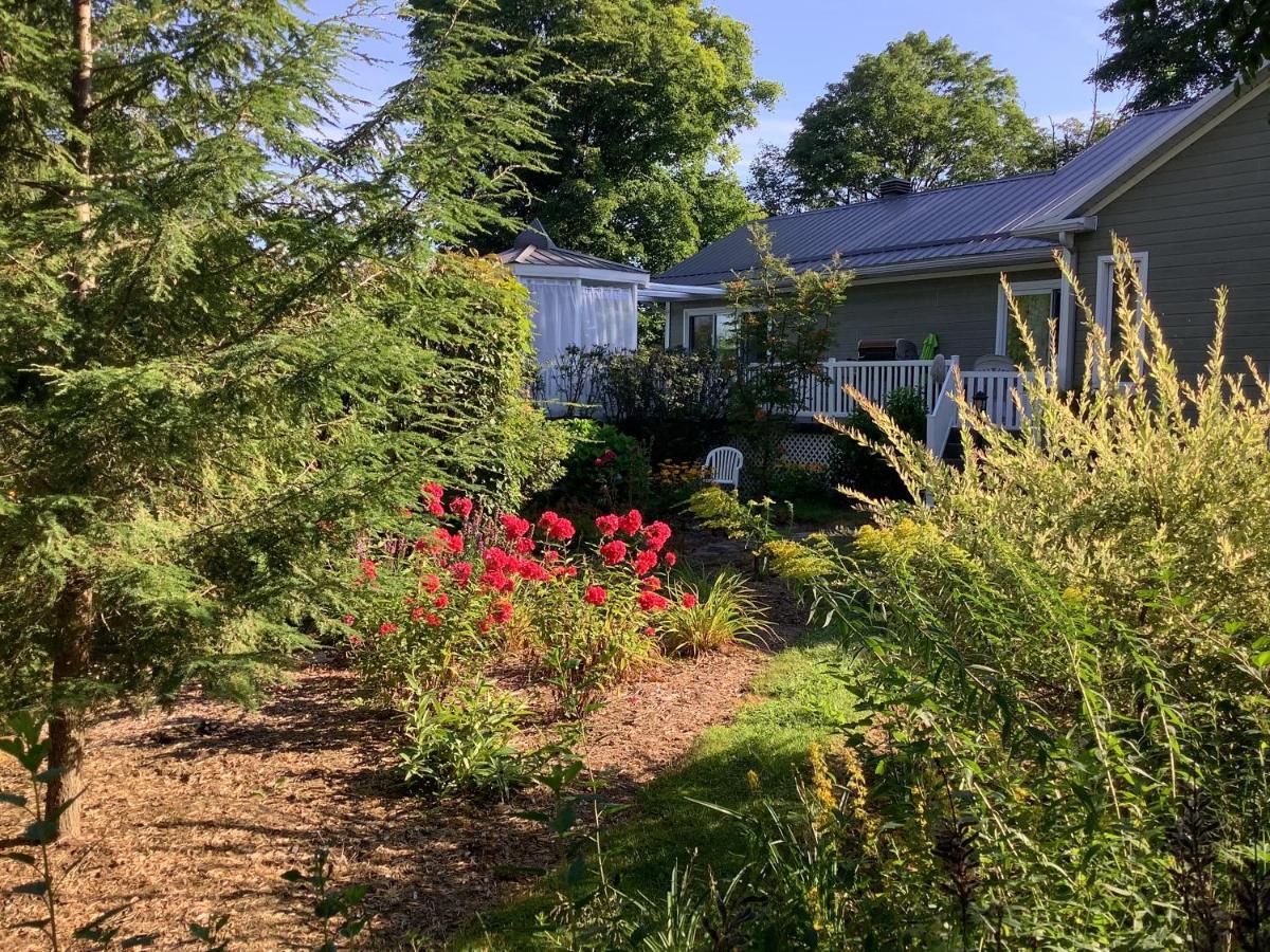 Les Saisons Du Fleuve Bed and Breakfast Lotbiniere Eksteriør billede