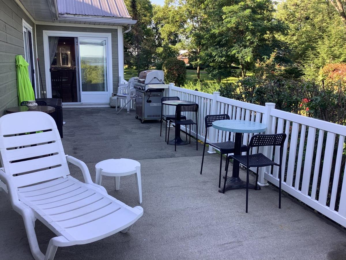 Les Saisons Du Fleuve Bed and Breakfast Lotbiniere Eksteriør billede
