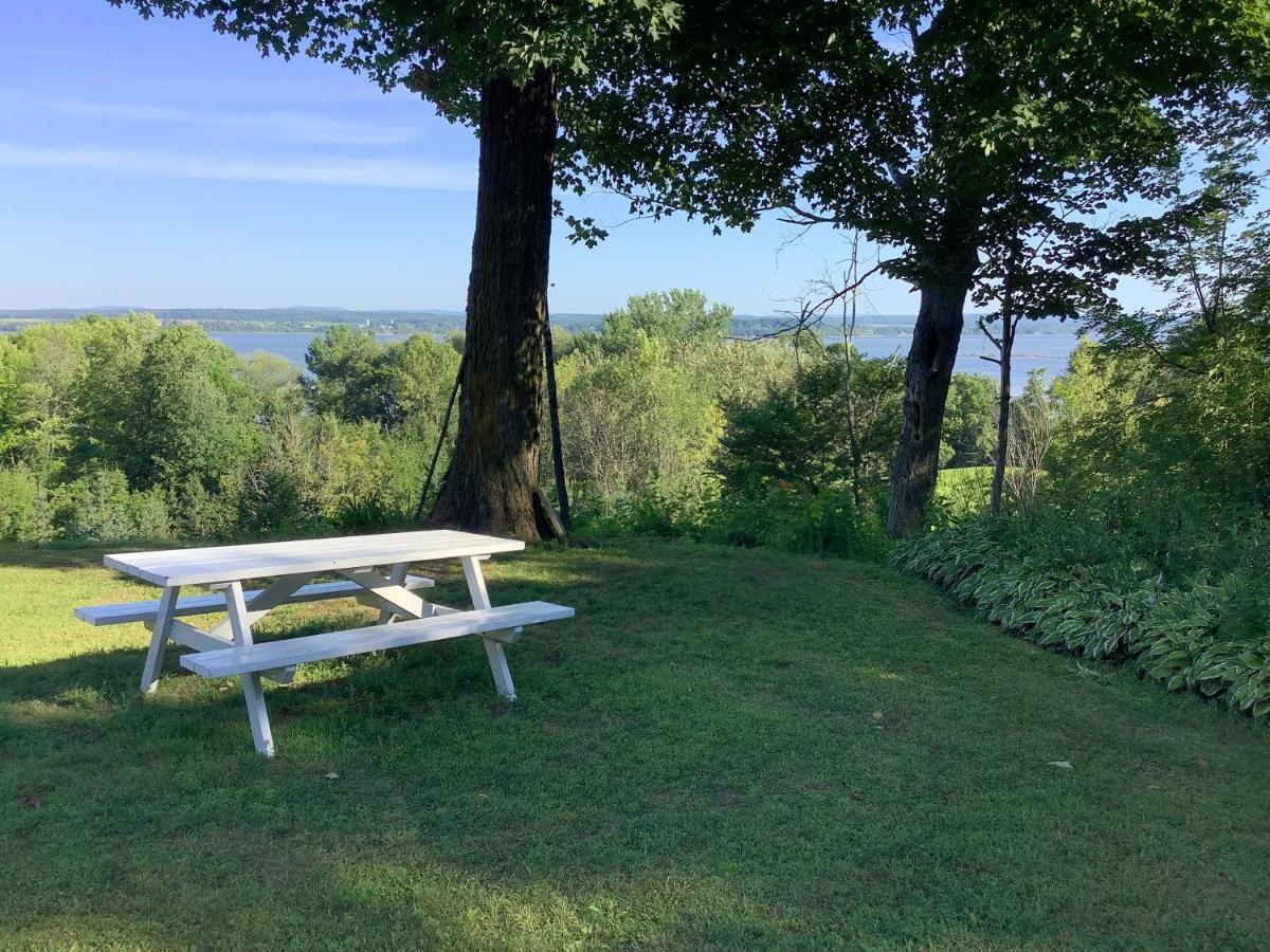 Les Saisons Du Fleuve Bed and Breakfast Lotbiniere Eksteriør billede