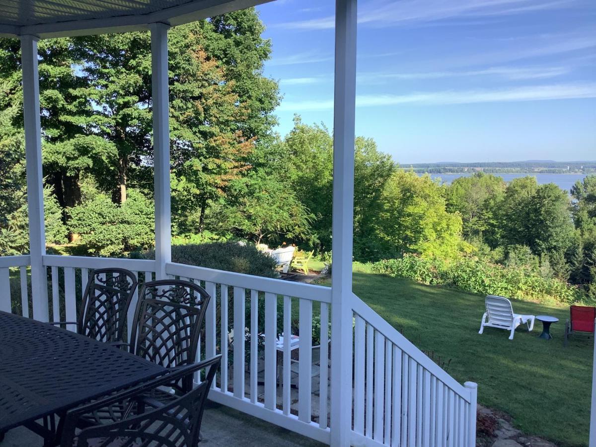 Les Saisons Du Fleuve Bed and Breakfast Lotbiniere Eksteriør billede