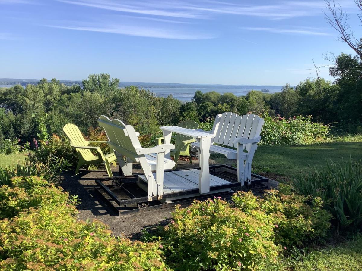Les Saisons Du Fleuve Bed and Breakfast Lotbiniere Eksteriør billede