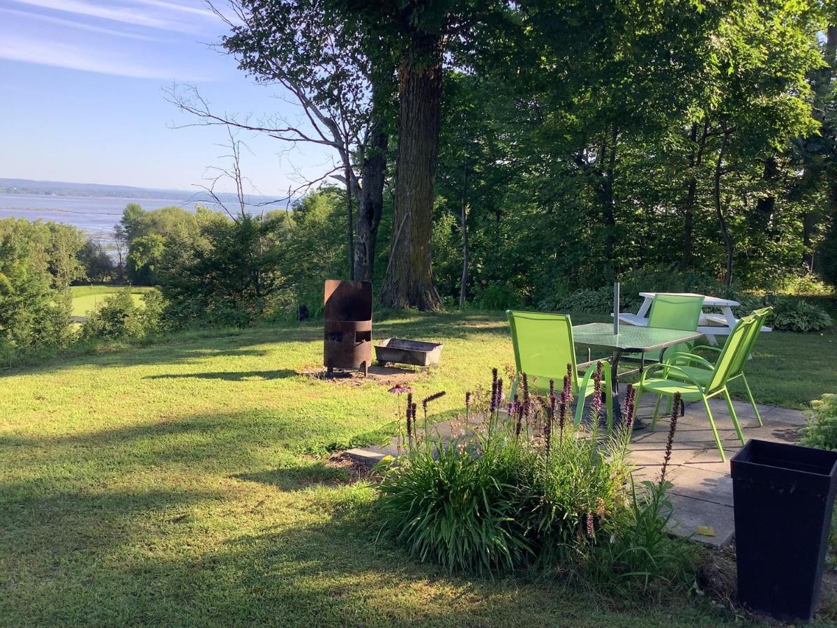 Les Saisons Du Fleuve Bed and Breakfast Lotbiniere Eksteriør billede