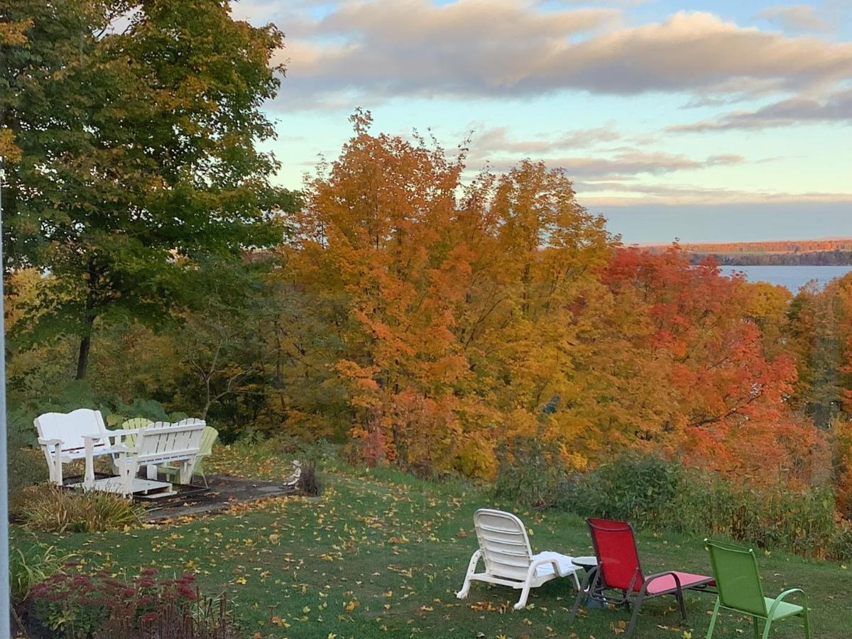 Les Saisons Du Fleuve Bed and Breakfast Lotbiniere Eksteriør billede